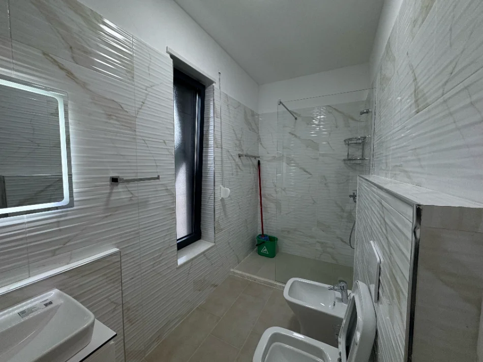Tirane, jepet me qera apartament 2+1+Ballkon Kati 6, 100 m² 750 € (Bulevardi i Ri)