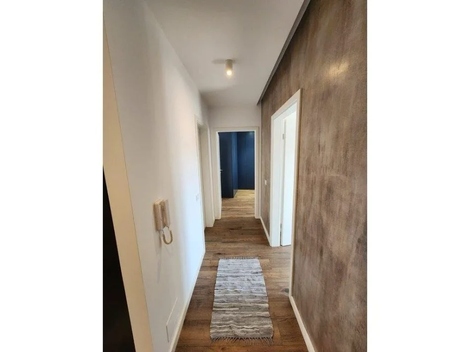 Tirane, jepet me qera apartament 2+1 Kati 11, 880 € (21 dhjetori)