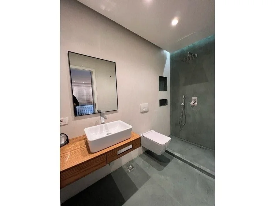 Tirane, jepet me qera apartament 2+1 Kati 11, 880 € (21 dhjetori)