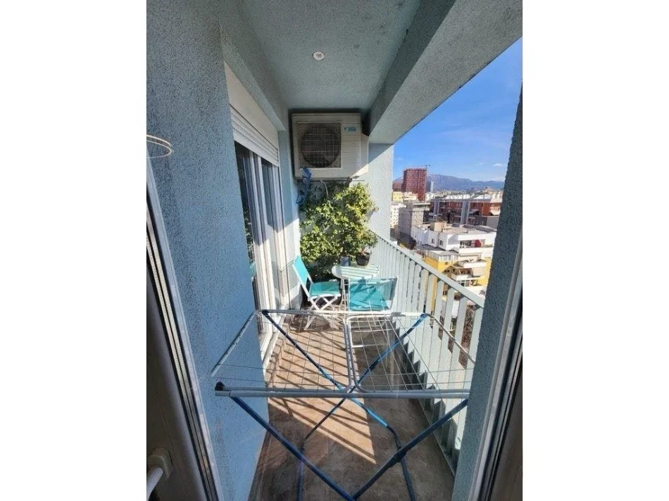 Tirane, jepet me qera apartament 2+1 Kati 11, 880 € (21 dhjetori)
