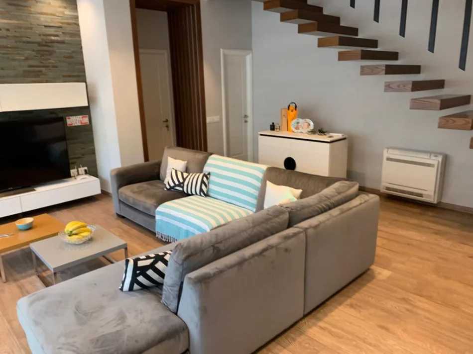 Tirane, shes Vile 5+1+Ballkon , 390 m² 850.000 € 