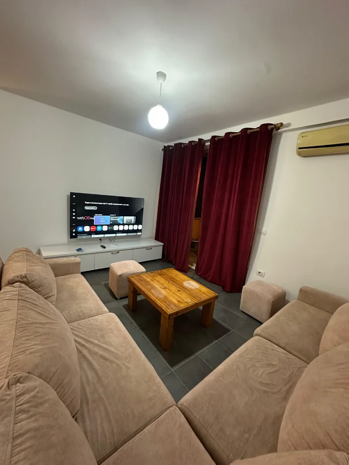 Tirane, jepet me qera apartament 1+1+Ballkon Kati 5, 75 m² 400 € (Shkoze)