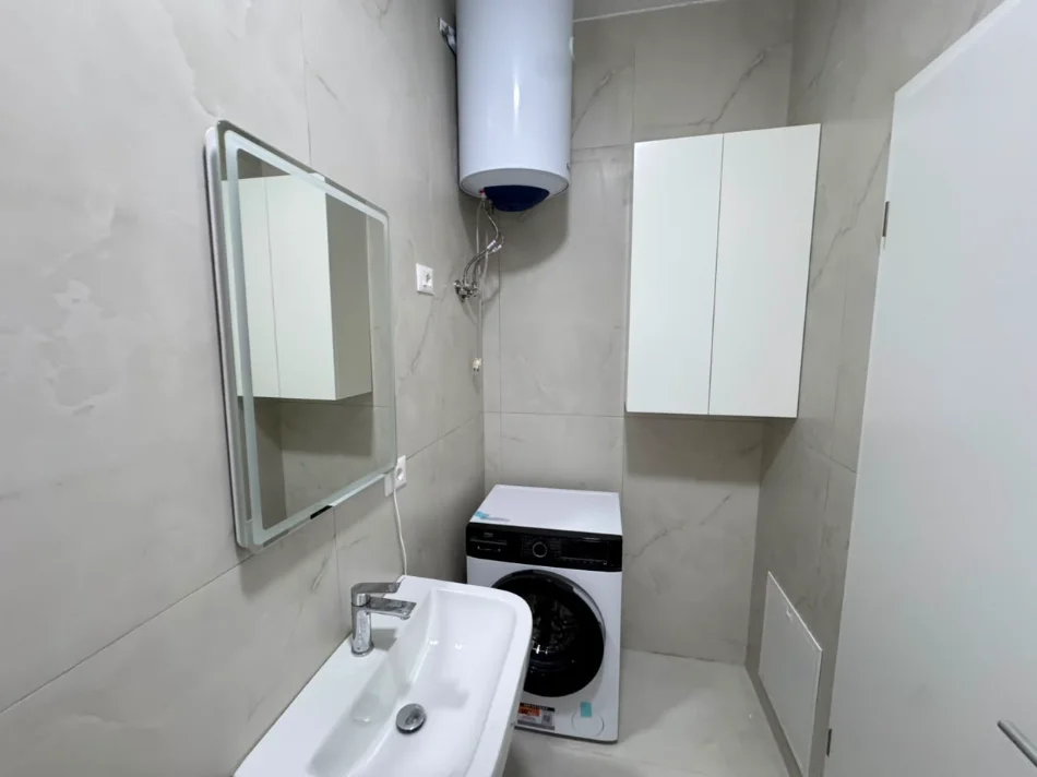 Tirane, jepet me qera apartament 2+1 Kati 8, (Ali Demi)