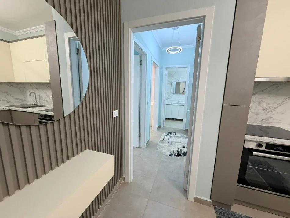 Tirane, jepet me qera apartament 2+1 Kati 6, 800 € (stacioni i trenit)