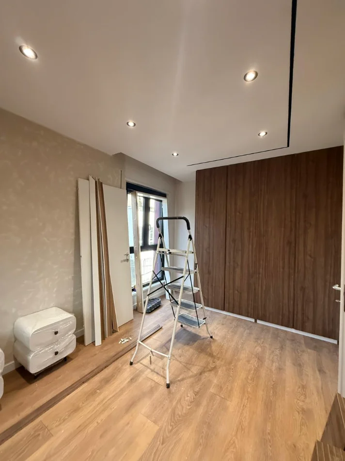 Tirane, jepet me qera apartament 1+1+Ballkon Kati 2, 75 m² 800 € (Komuna e Parisit)