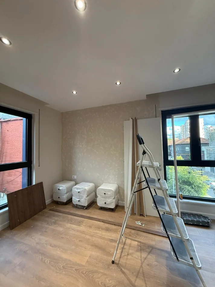 Tirane, jepet me qera apartament 1+1+Ballkon Kati 2, 75 m² 800 € (Komuna e Parisit)