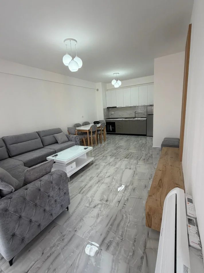 Tirane, jepet me qera apartament 1+1 Kati 9, 65 m² 500 € (Rruga Sokrat Miho)