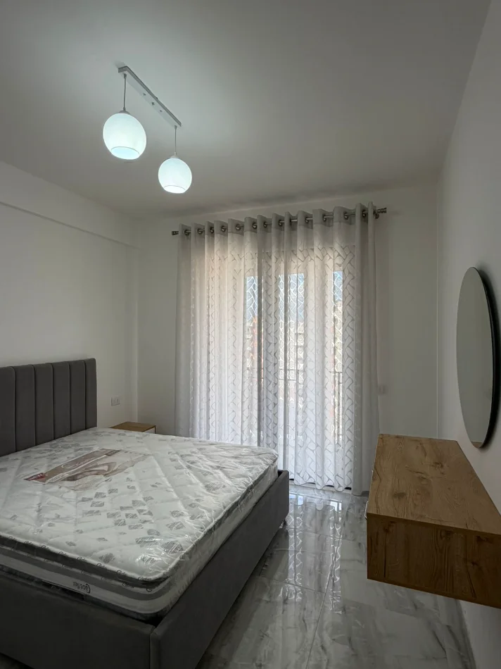 Tirane, jepet me qera apartament 1+1 Kati 9, 65 m² 500 € (Rruga Sokrat Miho)