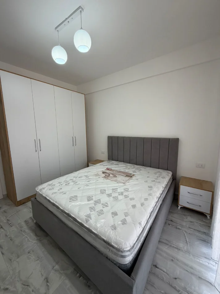 Tirane, jepet me qera apartament 1+1 Kati 9, 65 m² 500 € (Rruga Sokrat Miho)