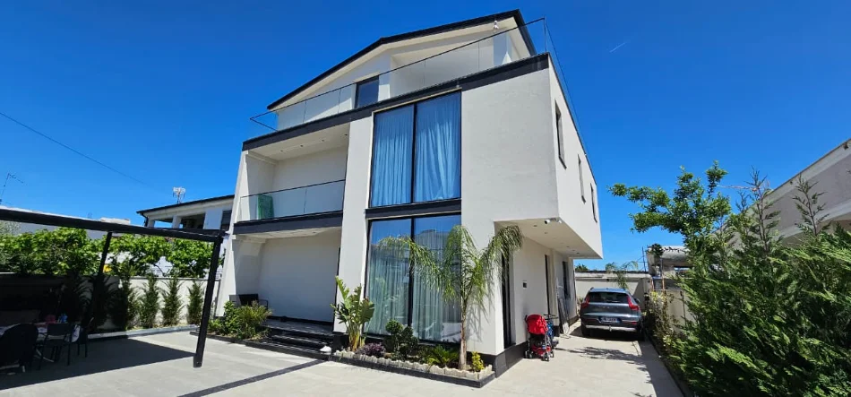 Durres, shitet Vile ne plazh 3 Katshe , 325 m² 600.000 € (PLAZH RROTA E KUQE)