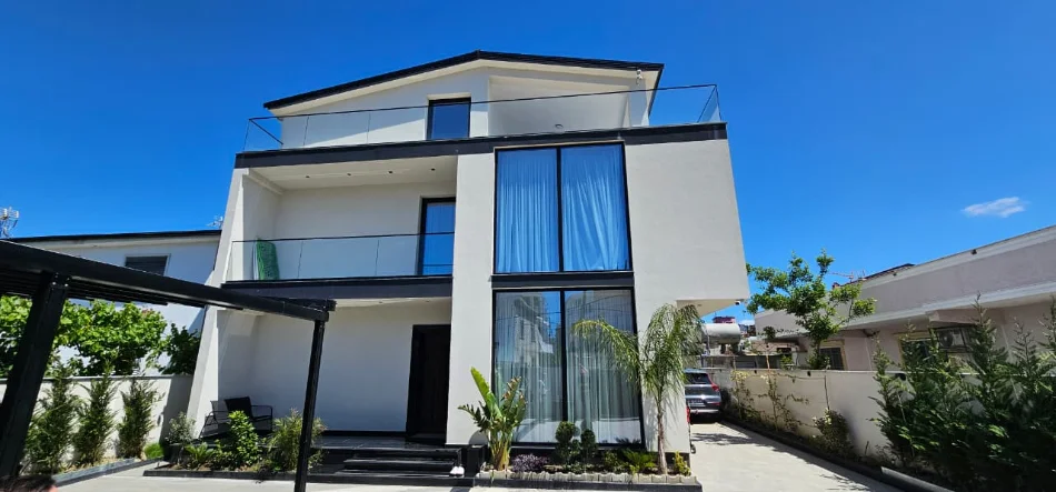 Durres, shitet Vile ne plazh 3 Katshe , 325 m² 600.000 € (PLAZH RROTA E KUQE)