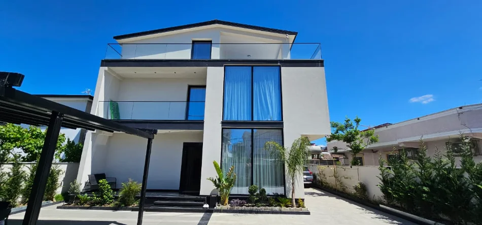 Durres, shitet Vile ne plazh 3 Katshe , 325 m² 600.000 € (PLAZH RROTA E KUQE)