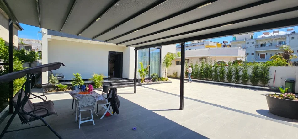 Durres, shitet Vile ne plazh 3 Katshe , 325 m² 600.000 € (PLAZH RROTA E KUQE)