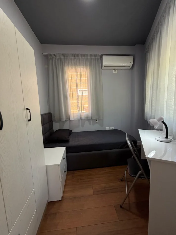 Tirane, jepet me qera apartament 2+1 Kati 2, 600 € (KOPSHTI BOTANIK)