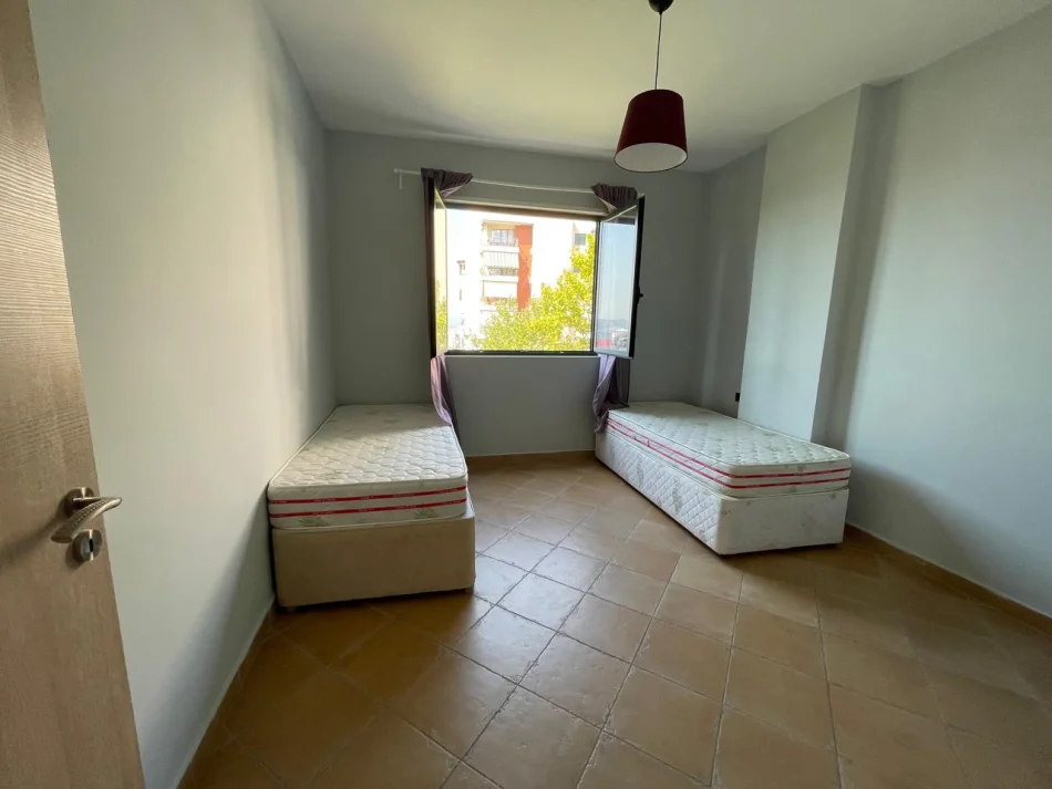 Tirane, shitet apartament 2+1 Kati 3, 90 m² 150.000 € (Rruga Andon Zako Cajupi)