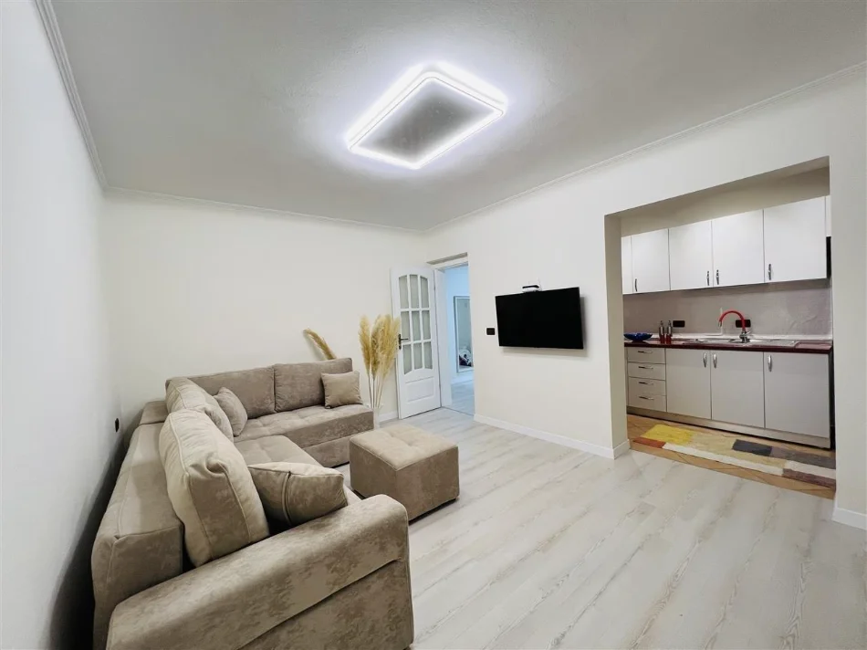 Tirane, shitet apartament 1+1 Kati 4, 65 m² 206.000 € (Rruga Gjik Kuqali)