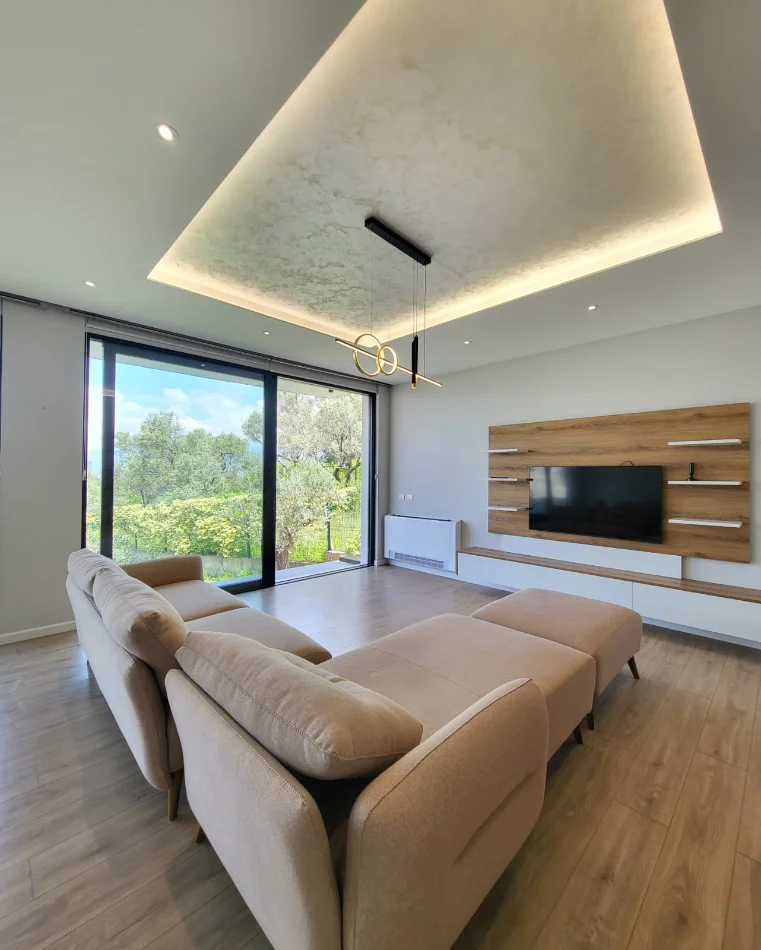 Tirane, jepet me qera Vile 3 Katshe Kati 0, 400 m² 3.500 € (Liqeni i Thate)