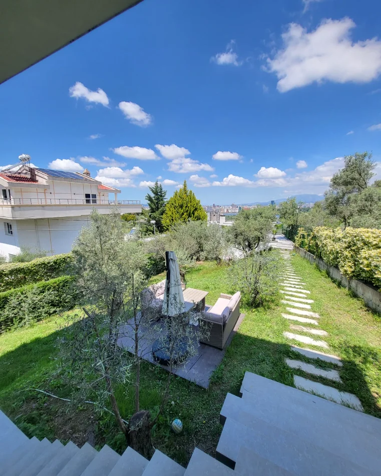 Tirane, jepet me qera Vile 3 Katshe Kati 0, 400 m² 3.500 € (Liqeni i Thate)