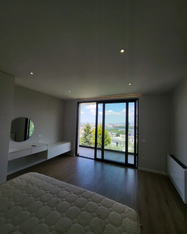 Tirane, jepet me qera Vile 3 Katshe Kati 0, 400 m² 3.500 € (Liqeni i Thate)