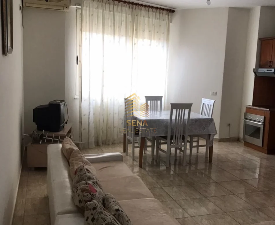 Tirane, jepet me qera apartament 2+1+Ballkon Kati 8, 110 m² 550 € (Rruga e Dibres)