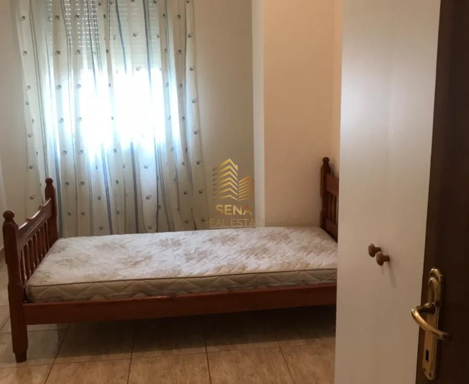 Tirane, jepet me qera apartament 2+1+Ballkon Kati 8, 110 m² 550 € (Rruga e Dibres)