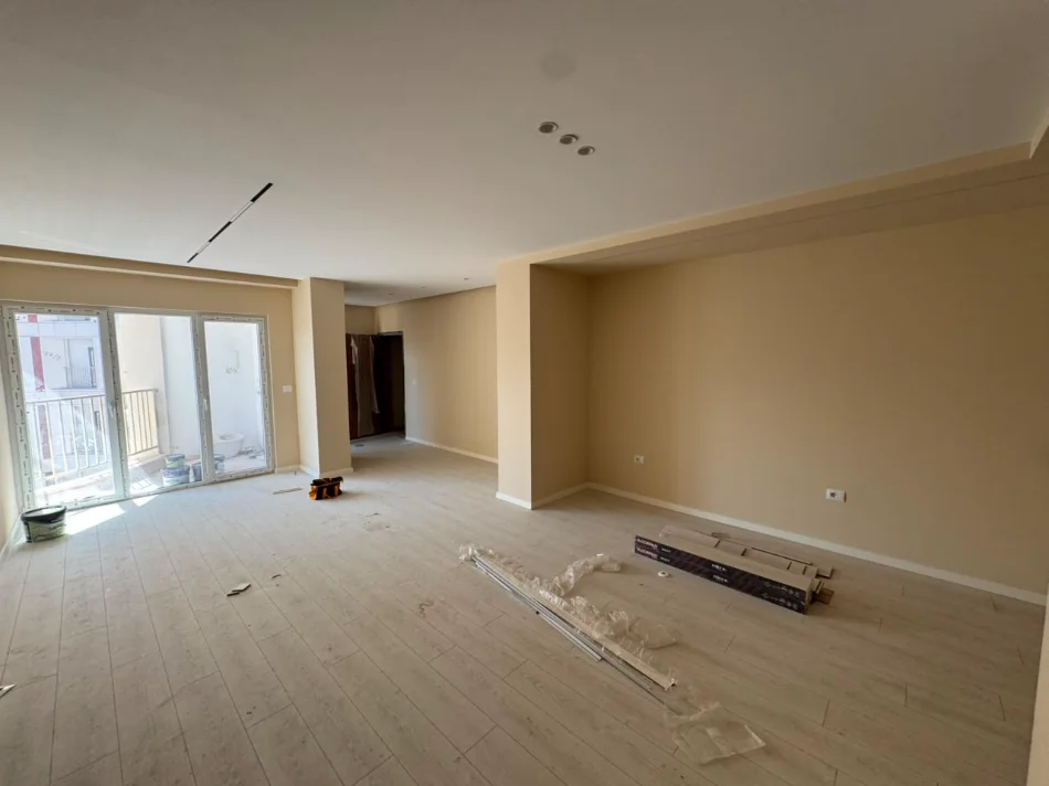 Tirane, shitet apartament 3+1 Kati 7, 125 m² (zogu i zi)