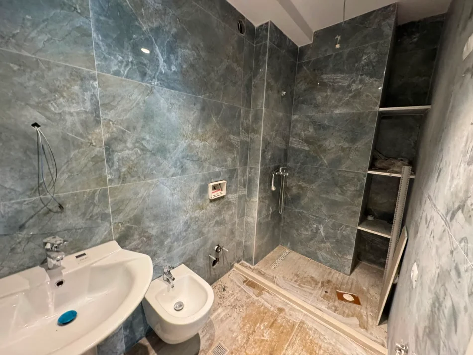 Tirane, shitet apartament 3+1 Kati 7, 125 m² (zogu i zi)