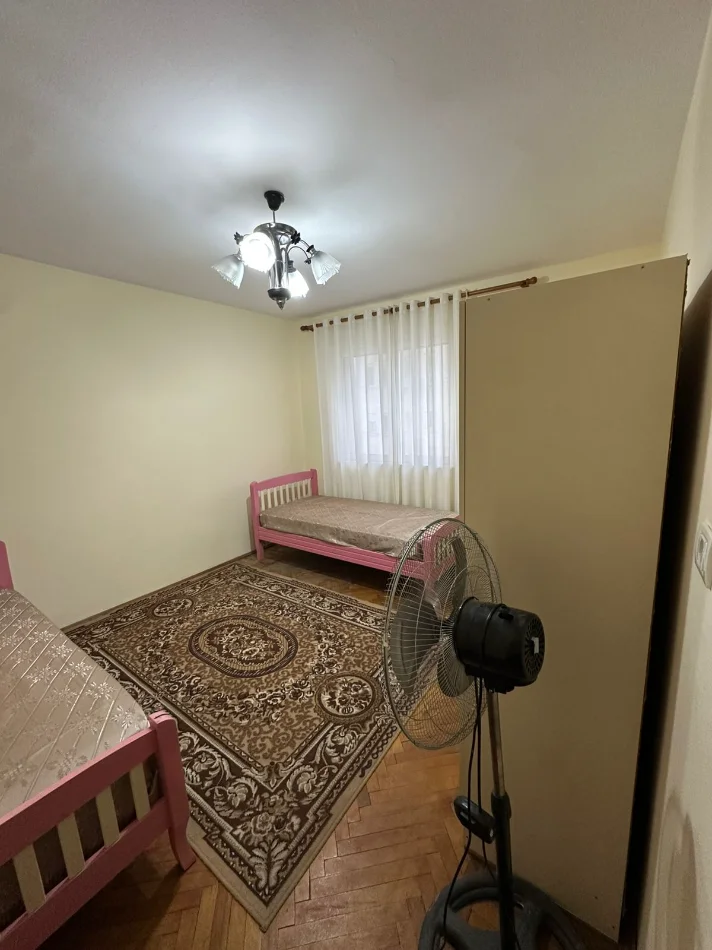 Tirane, jepet me qera apartament 3+1+Ballkon Kati 4, 90 m² 600 € (Rruga Hamdi Shijaku)