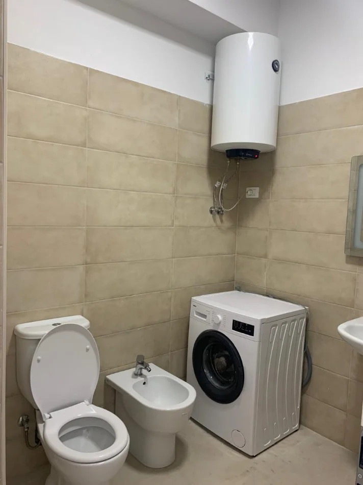 Tirane, jepet me qera apartament 2+1+Ballkon Kati 2, 90 m² 450 € (Ali Demi)