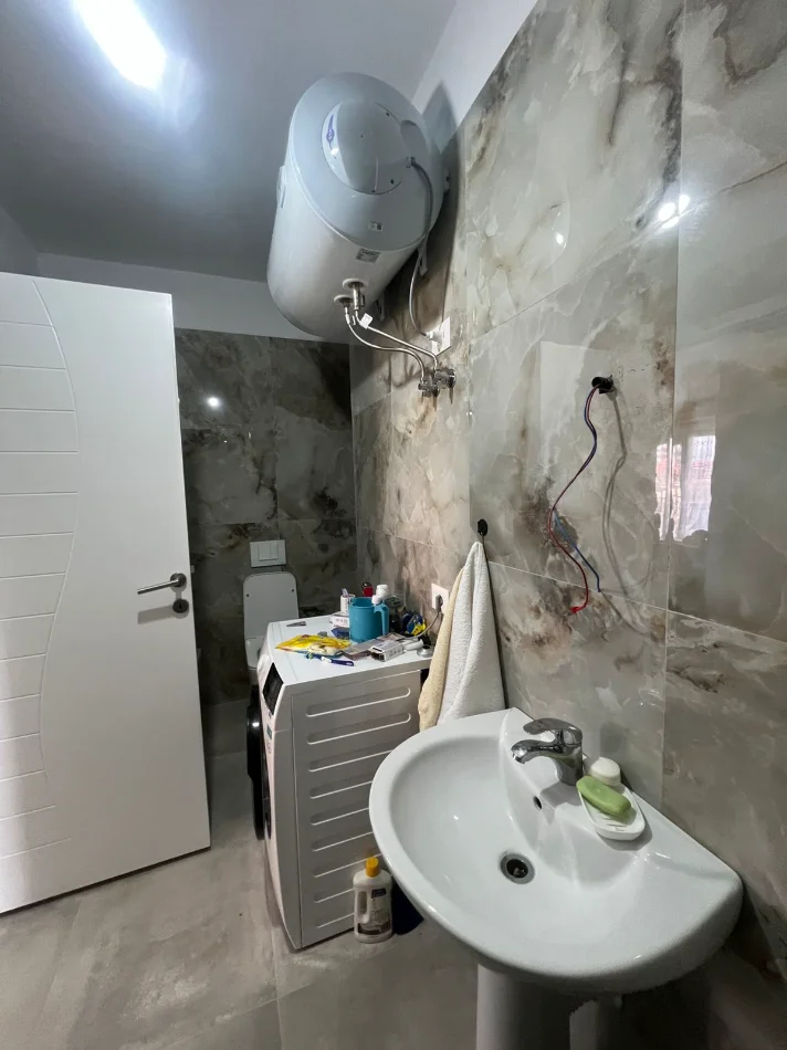 Tirane, shes apartament 2+1+Ballkon Kati 2, 97 m² 161.000 € (Porcelan, Tiranë)