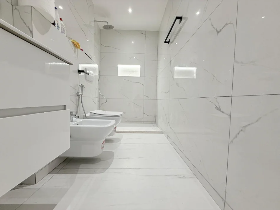 Tirane, shitet apartament 2+1+Ballkon Kati 6, 173 m² 450.000 € (Rruga e Elbasanit)