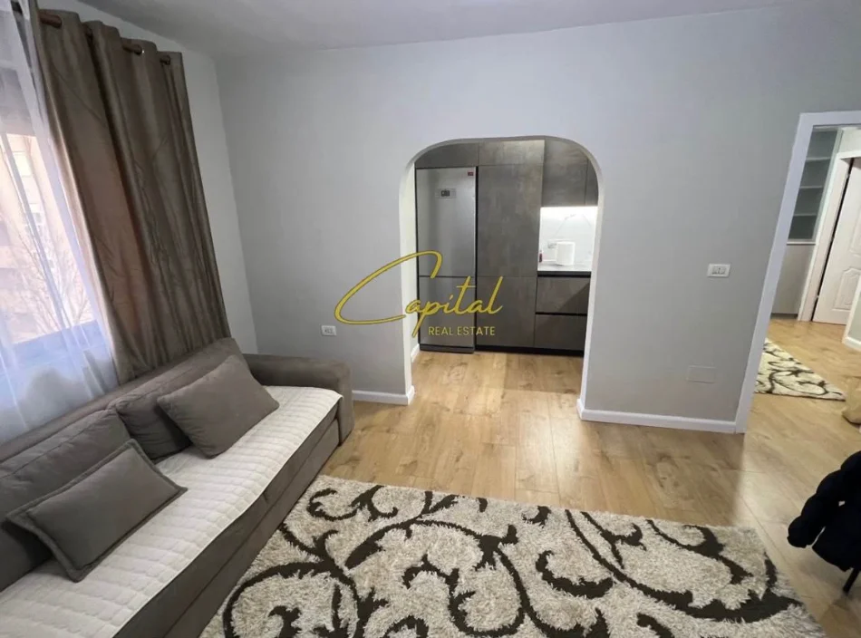 Tirane, jepet me qera apartament 1+1 Kati 4, 70 m² 600 € (21 DHJETORI)