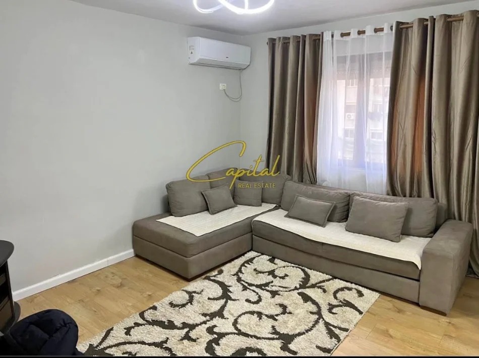 Tirane, jepet me qera apartament 1+1 Kati 4, 70 m² 600 € (21 DHJETORI)