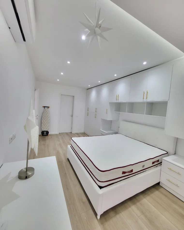 Tirane, jepet me qera apartament 2+1 Kati 5, 120 m² 1.000 € (KODRA E DIELLIT)