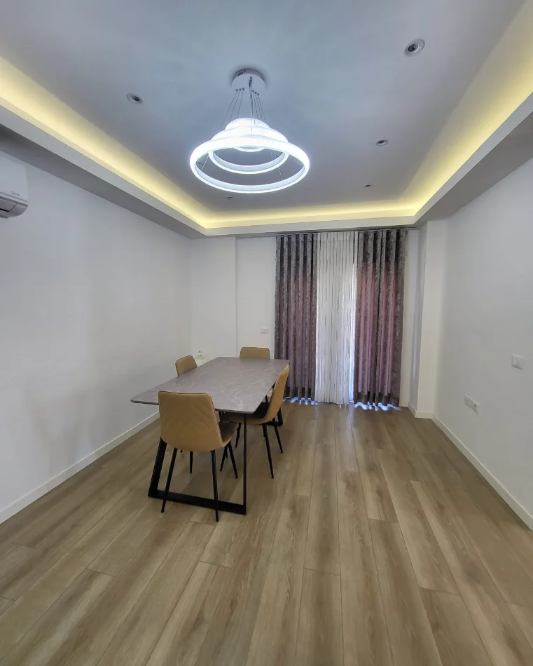 Tirane, jepet me qera apartament 2+1 Kati 5, 120 m² 1.000 € (KODRA E DIELLIT)