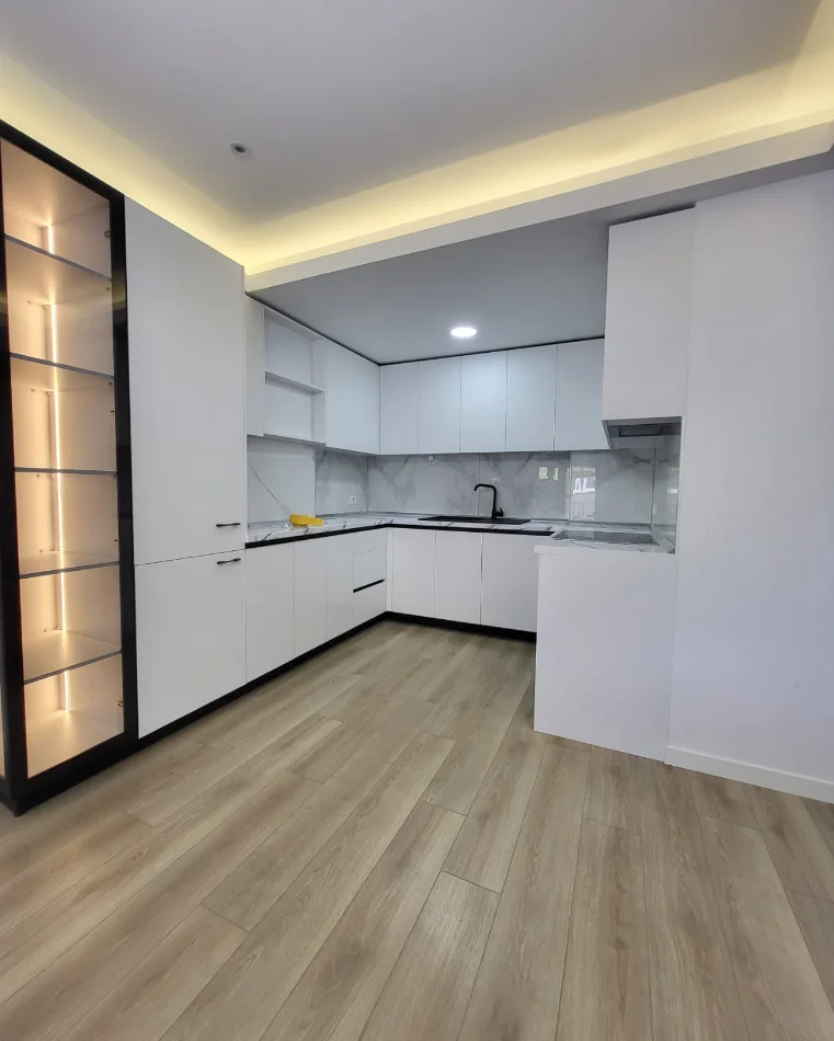 Tirane, jepet me qera apartament 2+1 Kati 5, 120 m² 1.000 € (KODRA E DIELLIT)