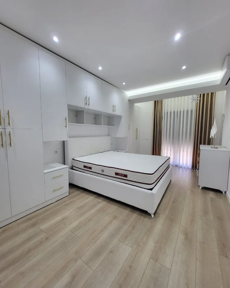 Tirane, jepet me qera apartament 2+1+Ballkon Kati 5, 120 m² 1.000 € (Rezidenca Kodra e Dellit 2)