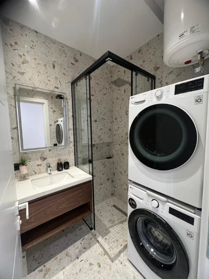 Tirane, jepet me qera apartament 2+1 Kati 1, 86 m² 100 € (KINOSTUDIO)