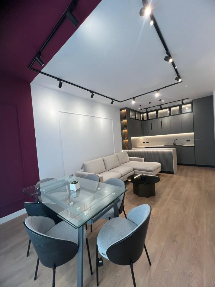 Tirane, jepet me qera apartament 2+1 Kati 1, 86 m² 100 € (KINOSTUDIO)