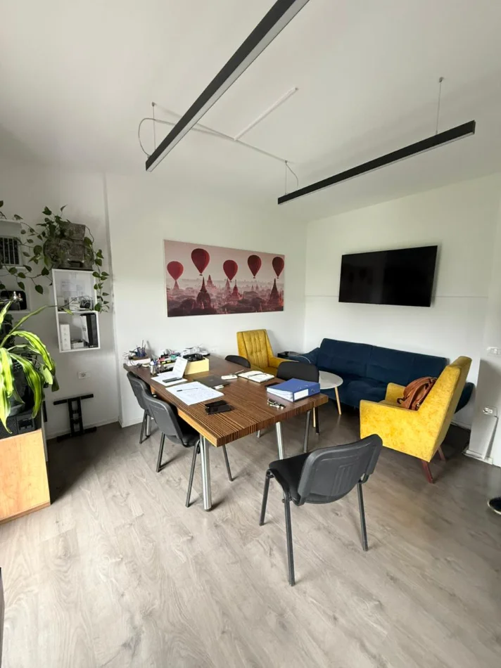 Tirane, jepet me qera zyre Kati 9, 125 m² 900 € (Parku Olimpik)