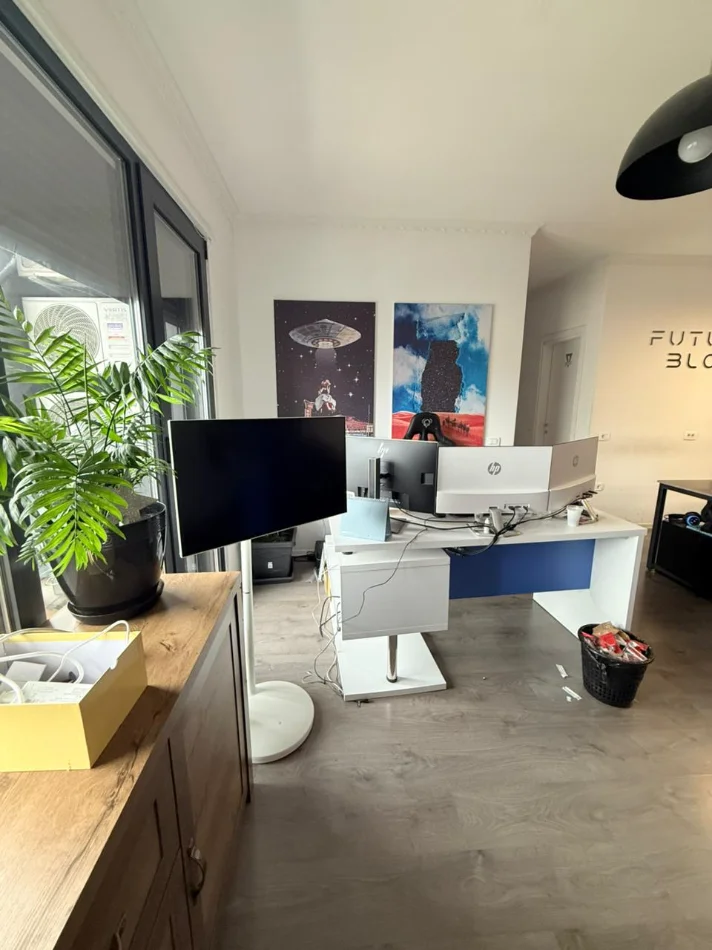 Tirane, jepet me qera zyre Kati 9, 125 m² 900 € (Parku Olimpik)