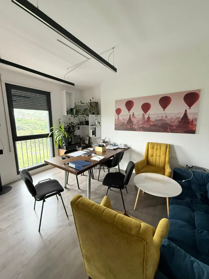 Tirane, jepet me qera zyre Kati 9, 125 m² 900 € (Parku Olimpik)