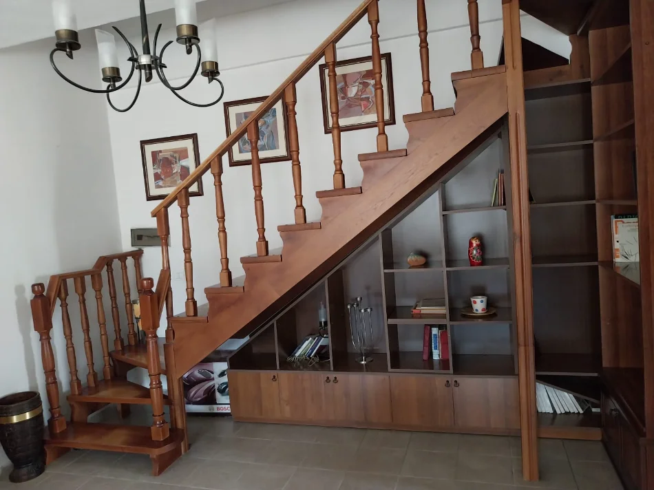 Tirane, JEPET ME QIRA Apartament Duplex 2+1 Kati 3, 145.000LEKE (RRUGA E ELBASANIT PRANE AMBASADES AMERIKANE)