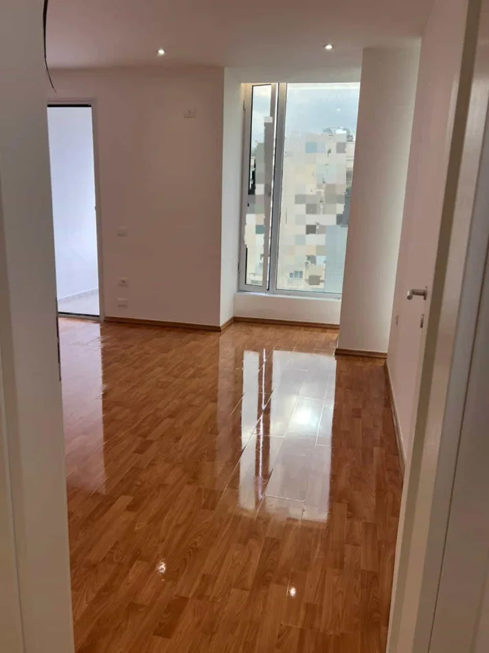 Tirane, jepet me qera zyre Kati 6, 190 m² 2.000 € (rruga e elbasanit)