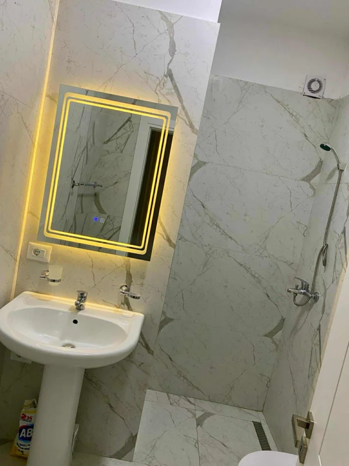 Tirane, jepet me qera apartament 1+1+Ballkon Kati 2, 64 m² 630 € (xhanfize keko)