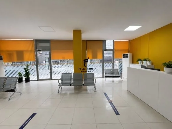 Tirane, jepet me qera dyqan Kati 0, 200 m² 4.000 € (KOMUNA E PARISIT)