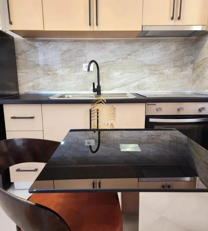 Tirane, jepet me qera apartament 1+1+Ballkon Kati 3, 45 m² 400 € (Rruga e Dibres)