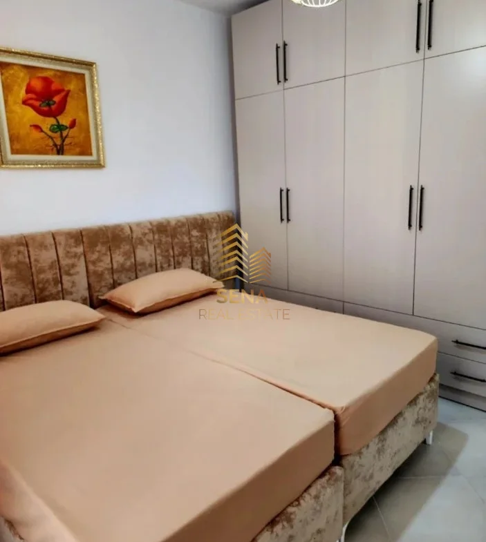 Tirane, jepet me qera apartament 1+1+Ballkon Kati 3, 45 m² 400 € (Rruga e Dibres)
