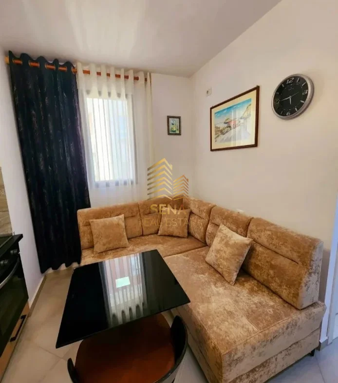 Tirane, jepet me qera apartament 1+1+Ballkon Kati 3, 45 m² 400 € (Rruga e Dibres)