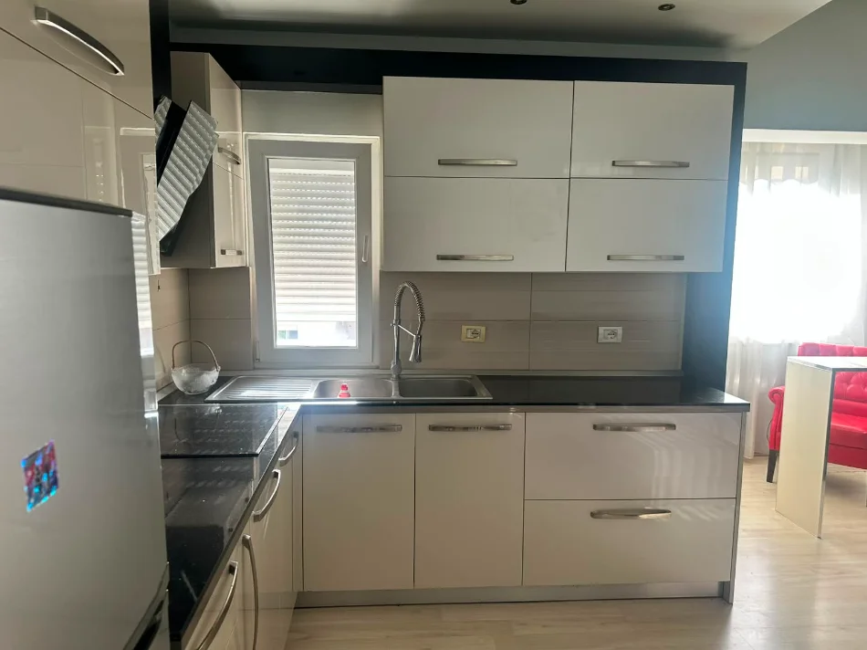 Tirane, jepet me qera apartament 1+1 Kati 6, 60 m² 500 € 